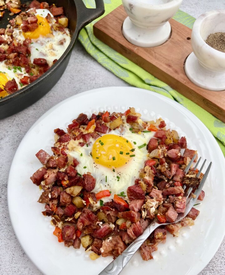 Easy Corned Beef Hash And Eggs - Quiche My Grits