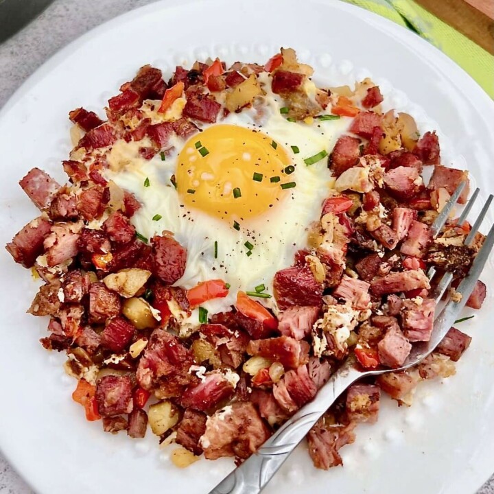 Corned Beef Hash And Eggs - Quiche My Grits